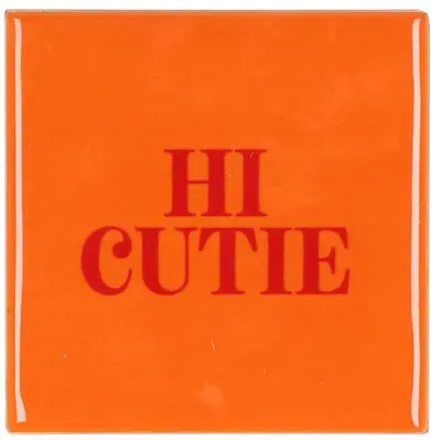 Daan Kromhout Design tegeltje keramiek hi cutie 10x10cm orange