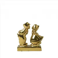 Heinen Delfts Blauw ornament keramiek kissing couple 7.5x3.5x8cm goud kopen?